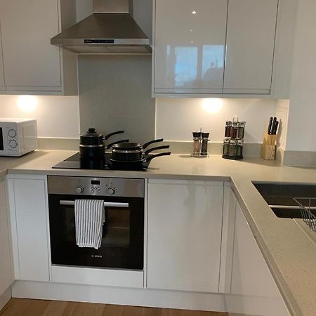 Modern 2 Bed 2 Bath Apartment In Central Croydon! Buitenkant foto