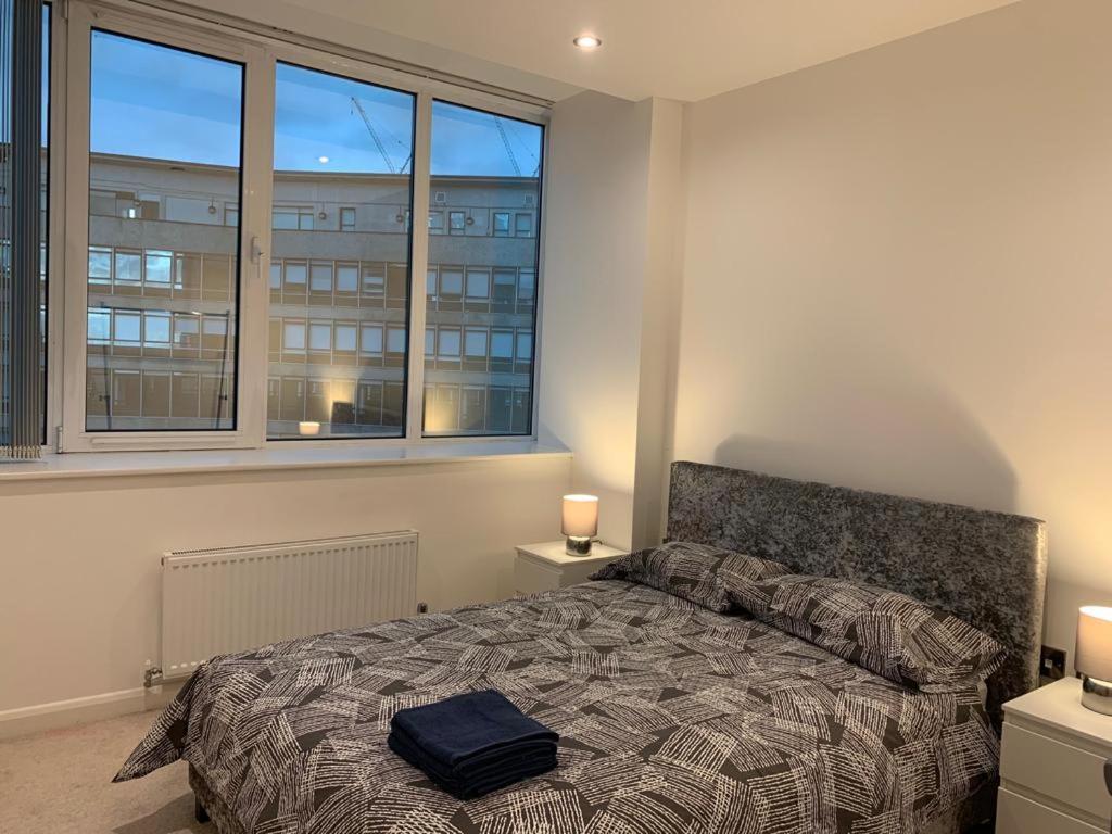 Modern 2 Bed 2 Bath Apartment In Central Croydon! Buitenkant foto